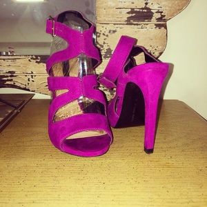 Never worn size 36 eu faux suede